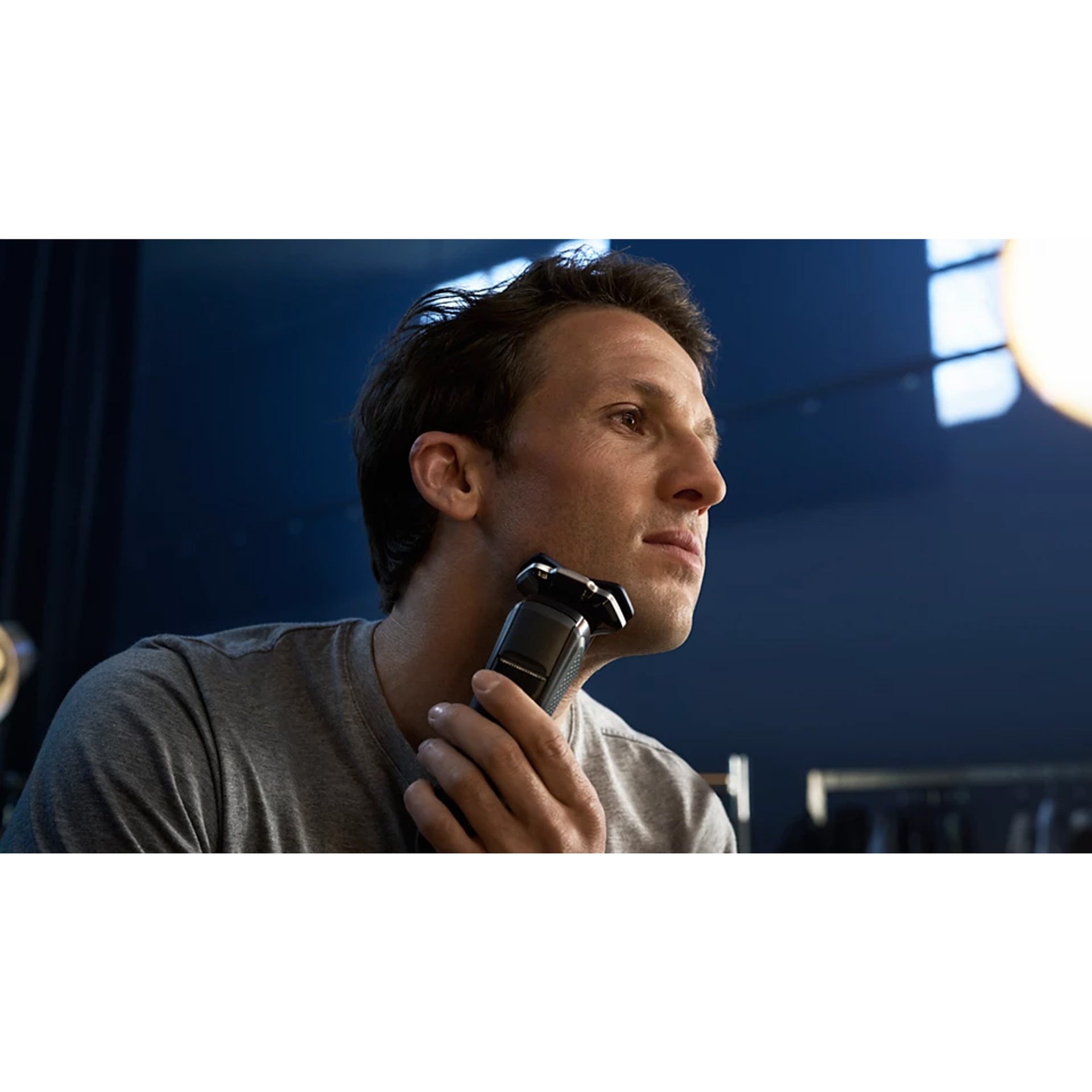 Philips Male Shaver S7886/35 with Charging Stand & Pouch – Premium Wet & Dry Shaver