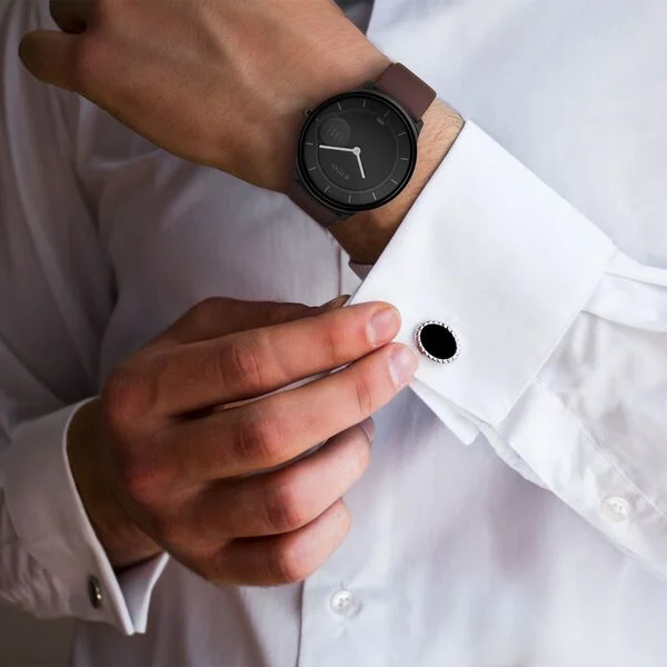 Titan Edge Baseline Black Dial Analog Watch for Men – Ultra-Slim & Sophisticated Design